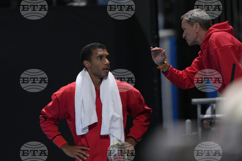 Контузия отказа шампиона за 2022 година Феликс Оже-Алиасим още в първия кръг на турнира в Ротердам