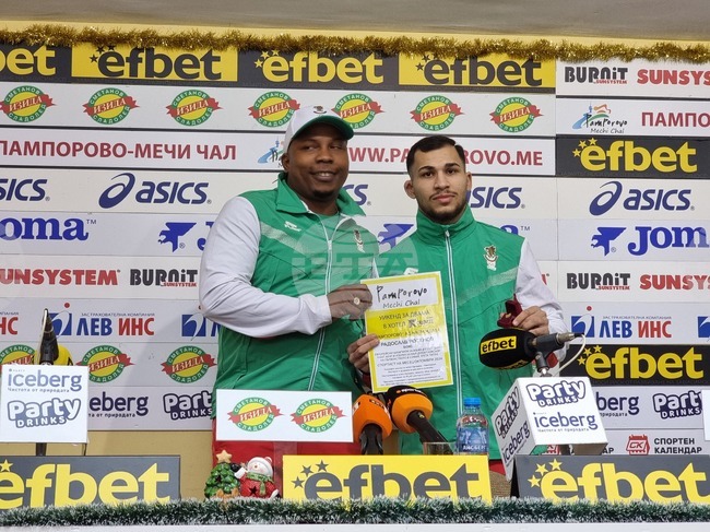 Боксьорът Радослав Росенов заяви, че се цели в една световна и две европейски титли през 2025 година и не мисли за професионалния ринг