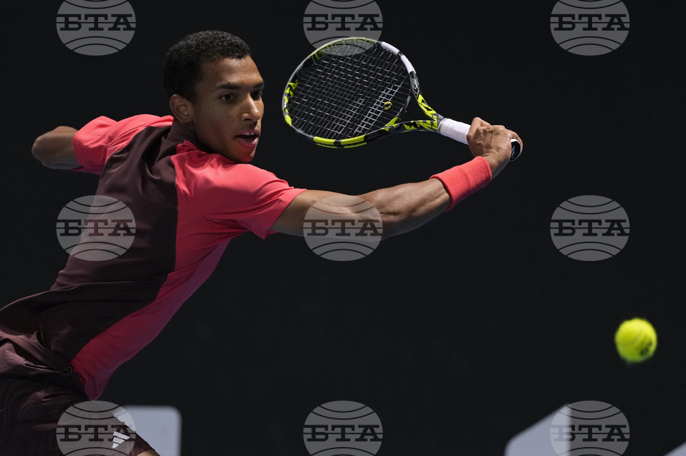 Рубльов и Оже-Алиасим достигнаха до полуфиналите на турнира по тенис в Монпелие, защитаващият титлата си Александър Бублик отпадна