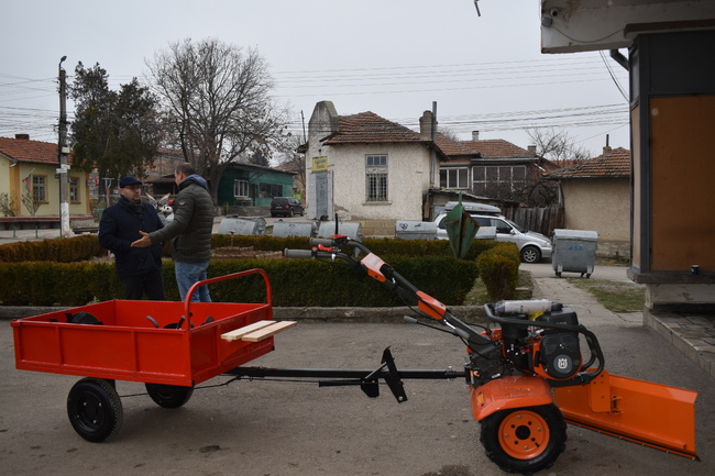 Община Разград предостави на кметовете на населени места машини за почистване на сняг и отпадъци 