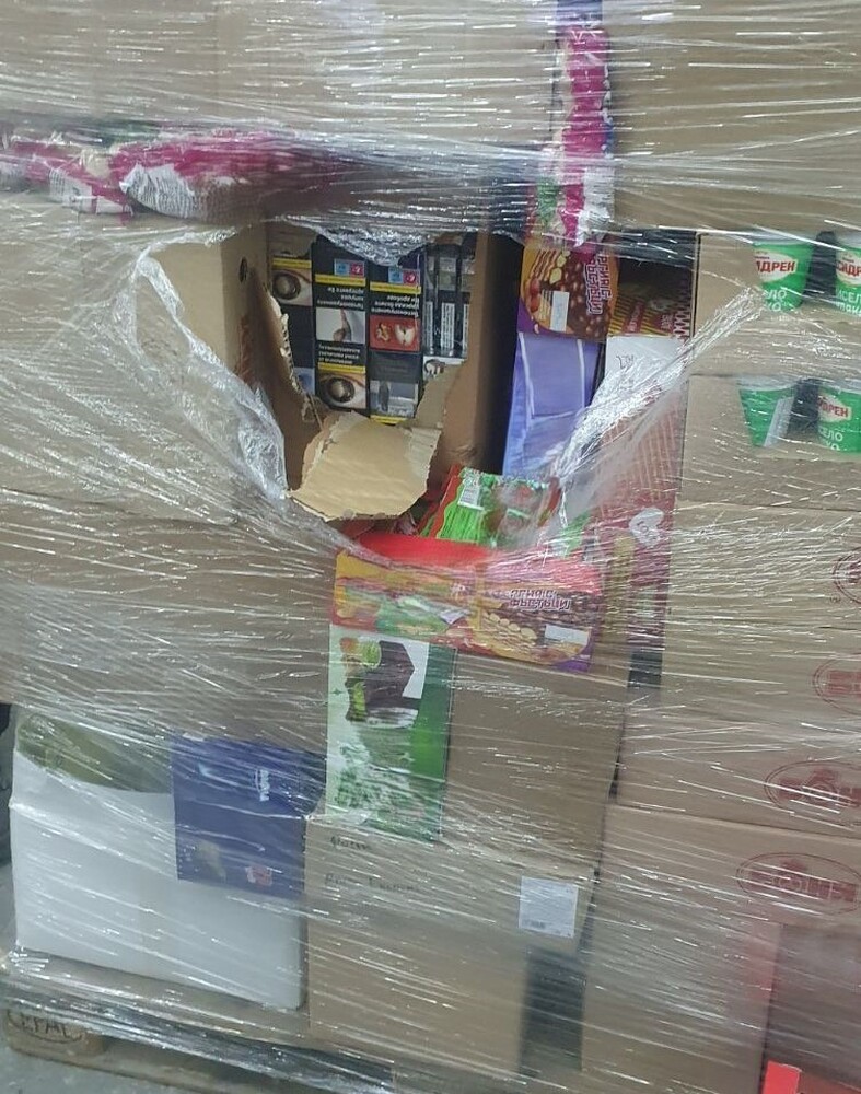 Задържаха над 105 000 къса цигари, укрити сред хранителни продукти, при проверка в района на „Дунав мост 2“ при Видин