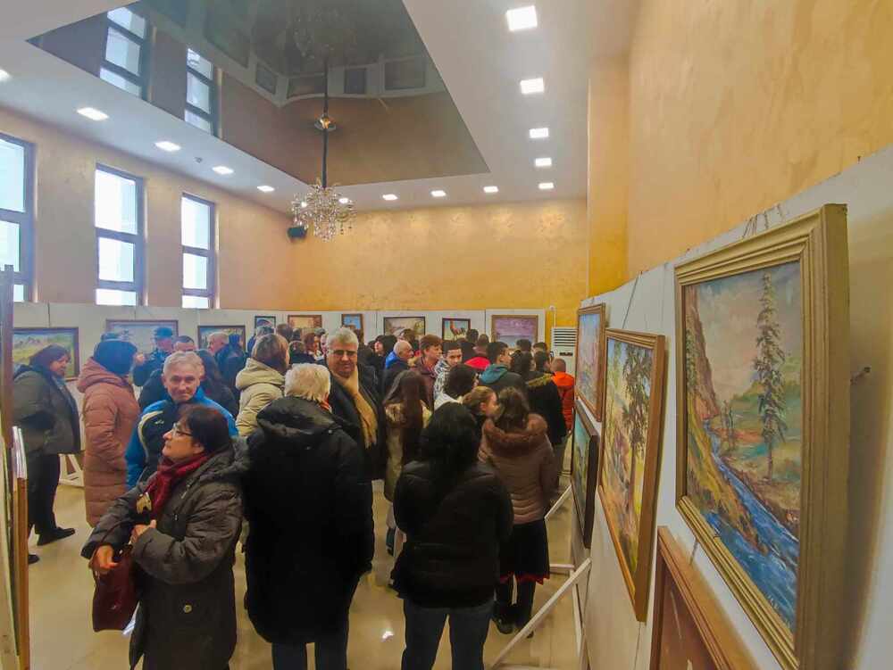 Самостоятелна изложба на самоукия местен художник Муса Бангиров откриха в Омуртаг
