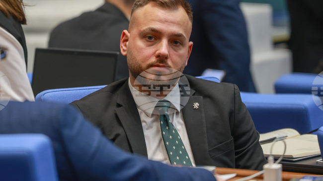 От "Възраждане" се обявиха против промените в Кодекса за социално осигуряване и ги определиха като лобизъм за частните пенсионни дружества