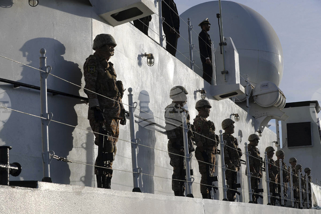 Американска подводница потопи ирански военен кораб с торпедо край южния бряг на Шри Ланка, заяви министърът на отбраната на САЩ