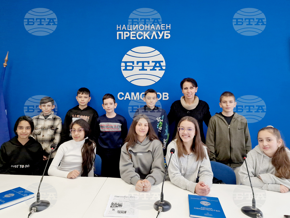 Ученици от Клуб „Млад журналист“ посетиха Националния пресклуб на БТА в Самоков и научиха за историята на агенцията