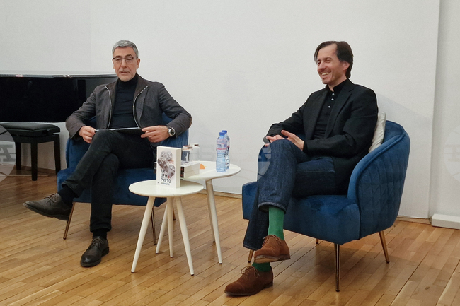 Проф. Даниел Вълчев представи книгата на Яни Киров „Лицемерието на властта“