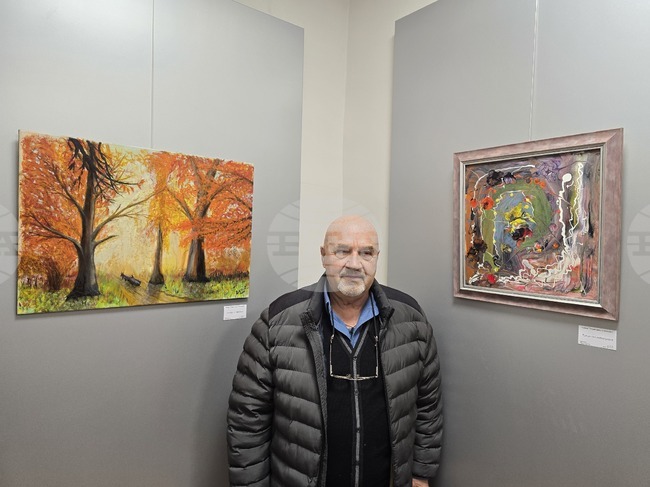 Художникът Ленко Борисов представи изложбата „Моят свят“ в Плевен
