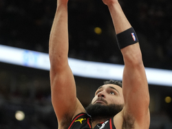 Hawks Bulls Basketball