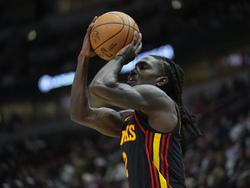 Hawks Bulls Basketball