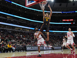 Hawks Bulls Basketball