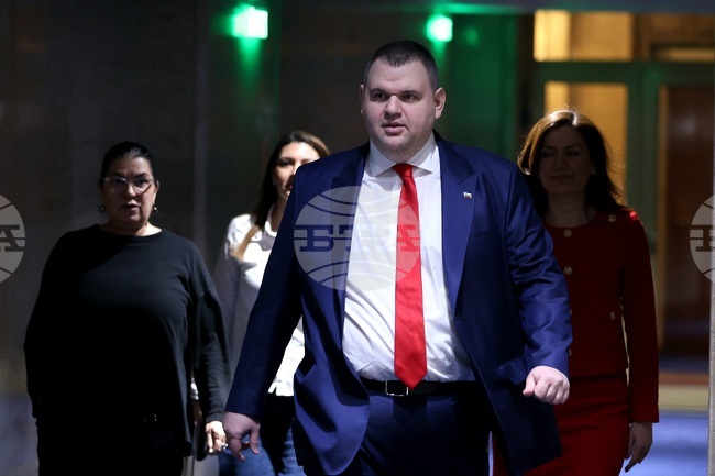 Това е коалиция на имунитетите, коментира Делян Пеевски, след като новоизбраният кабинет положи клетва
