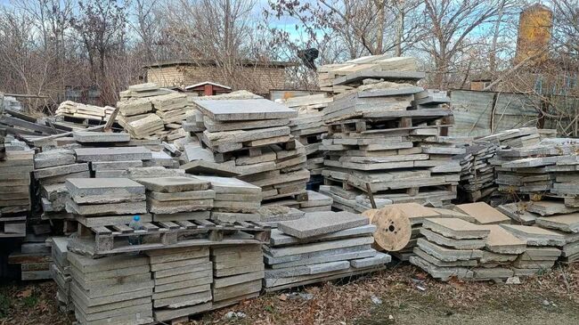 Община Асеновград продава демонтирани стари плочи от настилки