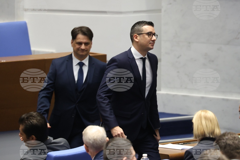 Парламент - заседание - Петър Дилов