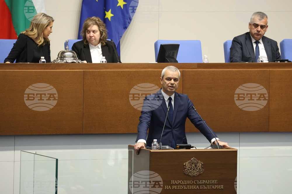Vazrazhdane Leader Kostadinov Criticizes Parties Supporting Zhelyazkov Government for Betrayal