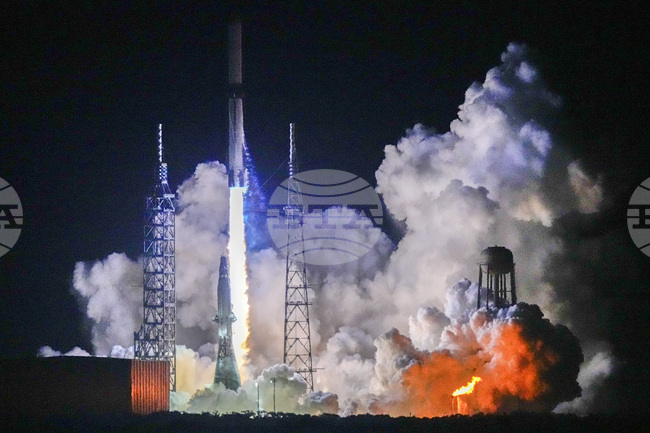 Компанията "Блу Ориджин" изстреля ракетата-носител "Ню Глен"