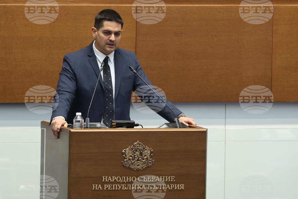 Парламент - заседание - Радостин Василев