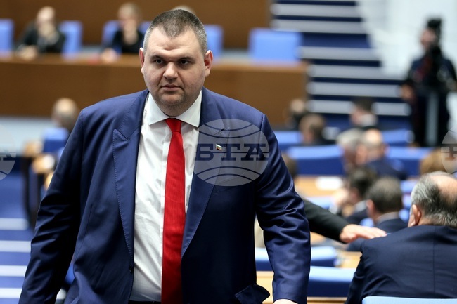 Делян Пеевски призова областните управители от "ДПС-Ново начало" още днес да напуснат, ако искат да имат кариера в партията 