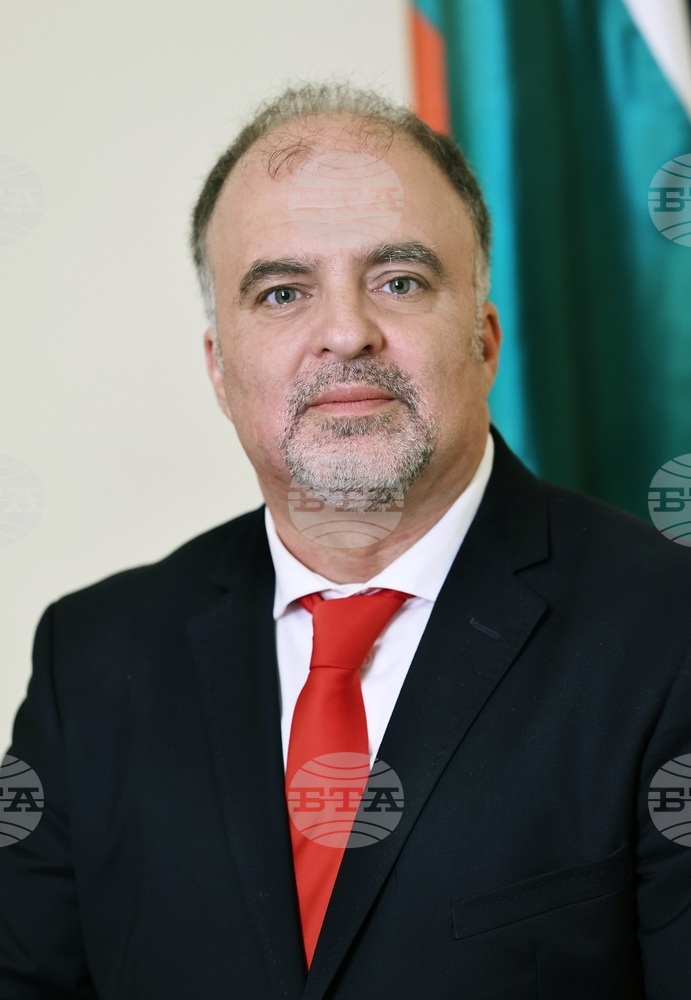 Culture Minister Bachev Takes Office, Outgoing Minister Todorov Reports on Goals Achieved by Ministry