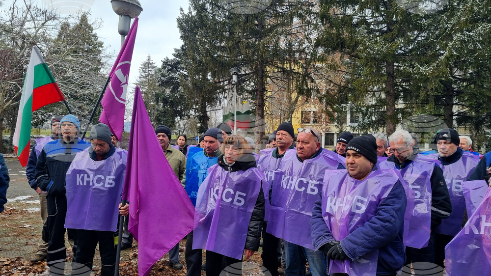 Заради неизплатени заплати и липса на поръчки работници на ТЕРЕМ "Хан Крум" в Търговище излязоха на протест