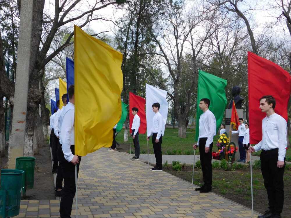 Болградската гимназия честити 35-годишния юбилей на дружество „Родолюбец“