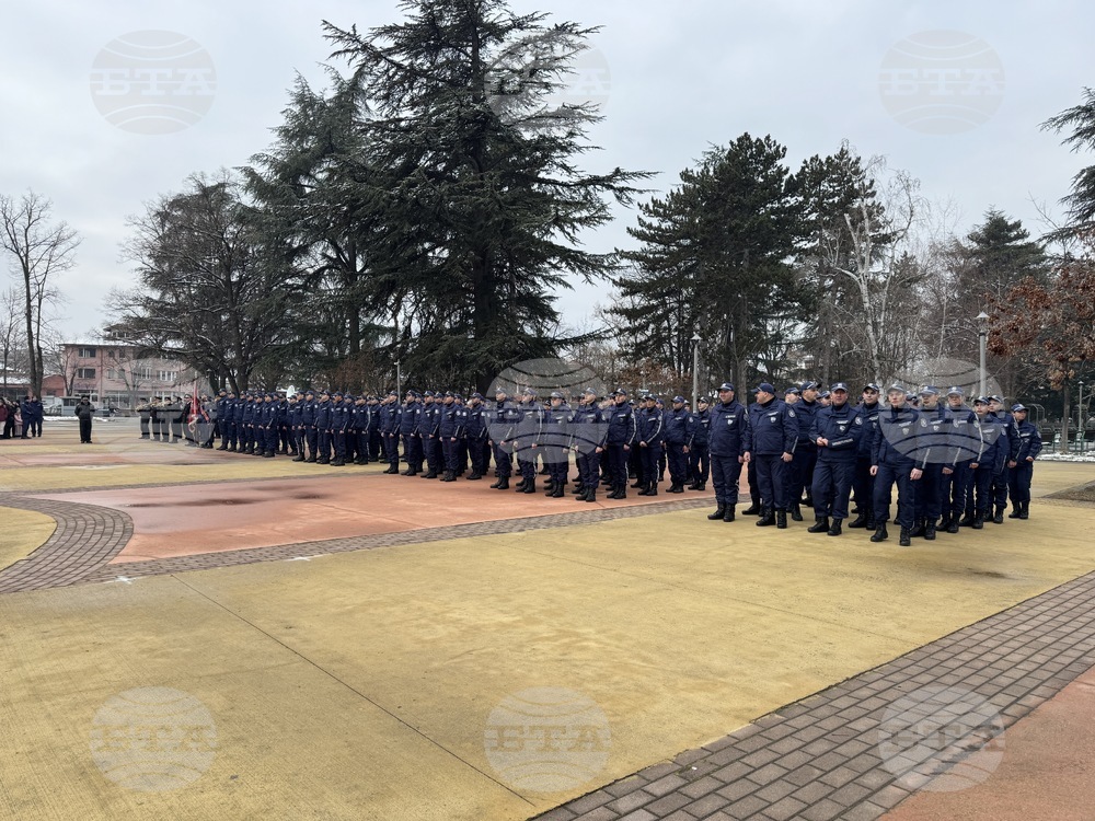 Близо сто стажанти от курса за първоначално професионално обучение към МВР положиха клетва в Казанлък