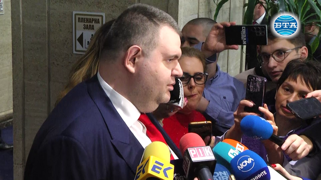 Това е коалиция на имунитетите, коментира Делян Пеевски, след като новоизбраният кабинет положи клетва