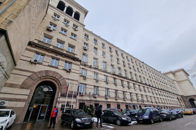 В проект за нормативна промяна се предлагат допълнително пет дни отпуск за работещите на ненормиран работен ден