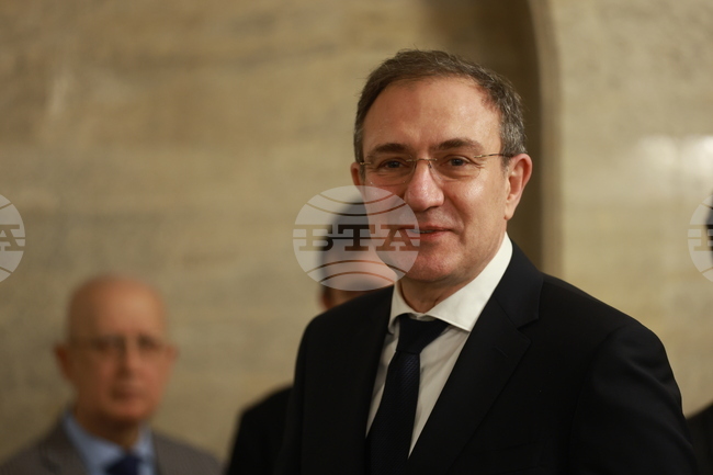 Срещнахме се със сдружението на общините, за да може програмата „Грижа в дома“ да продължи, каза министър Борислав Гуцанов 