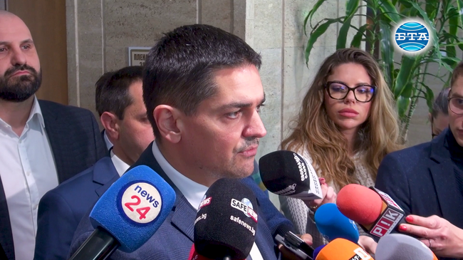 Ще бъдем истинска опозиция, а не фиктивна, каза Радостин Василев от МЕЧ след избора на кабинета „Желязков“