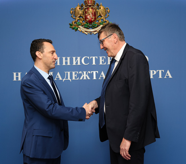 Georgi Glushkov Hands Over Youth and Sports Ministry to Ivan Peshev