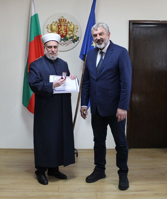 Bulgaria's Chief Mufti Receives Badge of Honour from Ruse Regional Governor