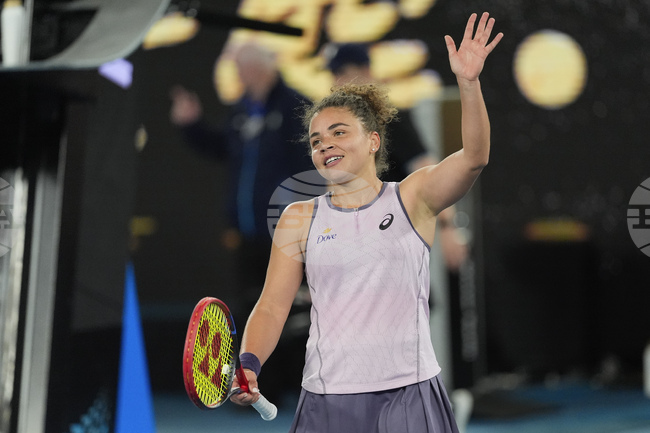 Паолини и Рибакина продължават в третия кръг на турнира по тенис в Доха, Коко Гоф отпадна