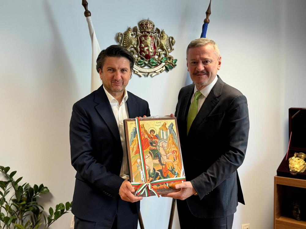 Evtim Miloshev Hands Over Tourism Ministry to Miroslav Borshosh