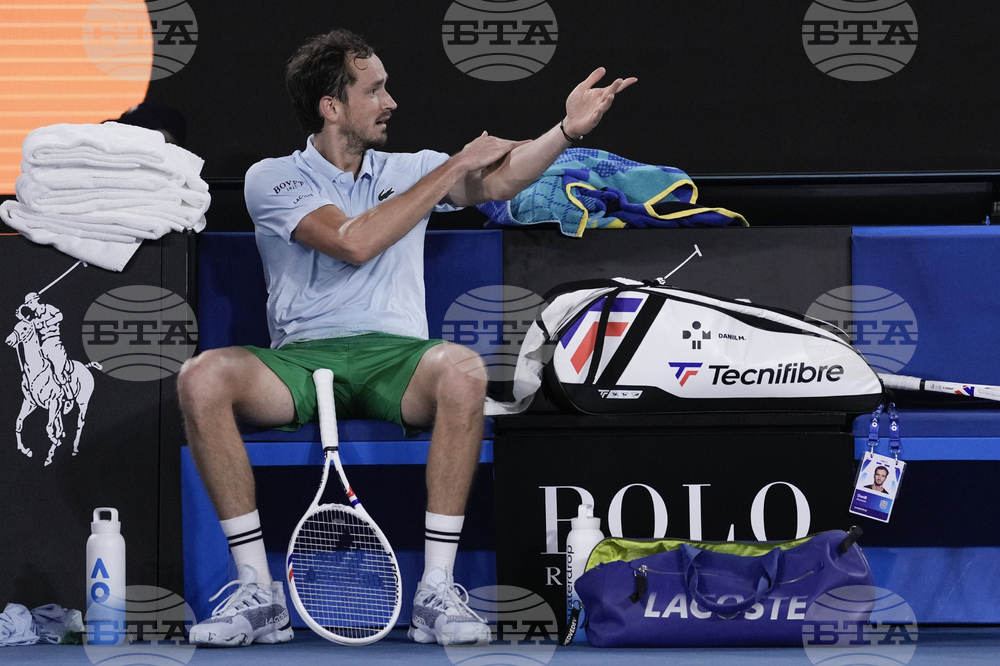 Организаторите на Откритото първенство на Австралия глобиха със 76 хиляди долара Даниил Медведев заради неспортсменско поведение