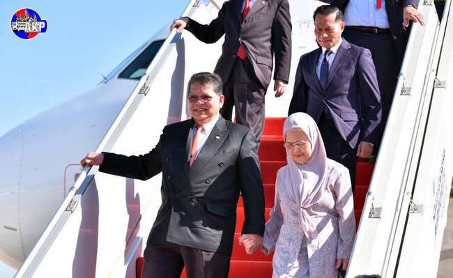 АКП: Председателят на малайзийския парламент е на посещение в Камбоджа