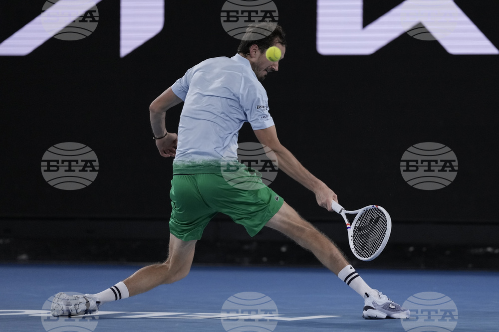 Водачът в схемата Даниил Медведев се класира за четвъртиналите на турнира по тенис в Марсилия