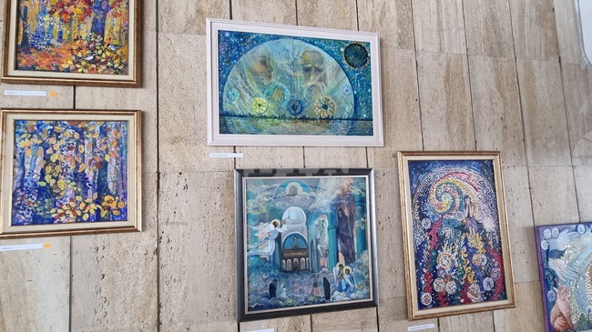 Регионалната библиотека в Смолян представя изложба на художничката Катя Савова