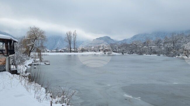 Смолянските езера замръзнаха