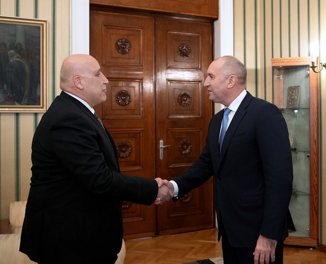 Президентът Румен Радев приветства постигнатата договореност за прекратяване на огъня в Газа по време на среща с посланика на Палестина 