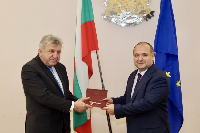 Манол Генов прие поста от служебния министър на околната среда и водите Петър Димитров на символична церемония в МОСВ