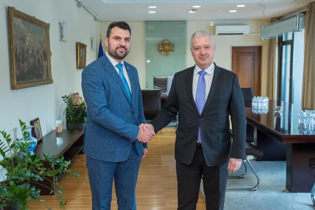 Георг Георгиев прие поста от служебния министър на външните работи Иван Кондов на церемония в министерството на външните работи
