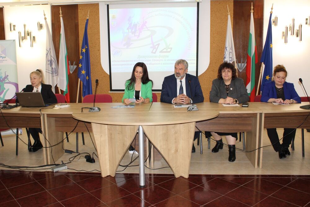 ОА Русе: Младежки форум за силата на демократичните ценности се проведе в Русе