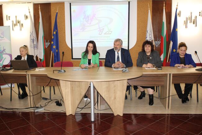 ОА Русе: Младежки форум за силата на демократичните ценности се проведе в Русе