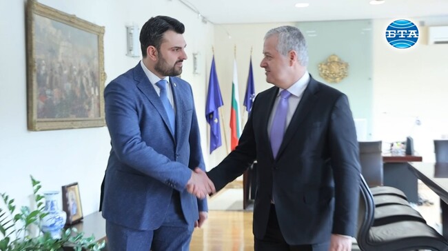 Георг Георгиев прие поста от служебния министър на външните работи Иван Кондов на церемония в министерството на външните работи