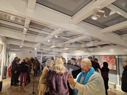 Откриване на изложбата  „Вибрации - Флуидното движение на човешкото тяло“ в галерия „Мисията“. Снимка: Ваня Сухарова/БТА