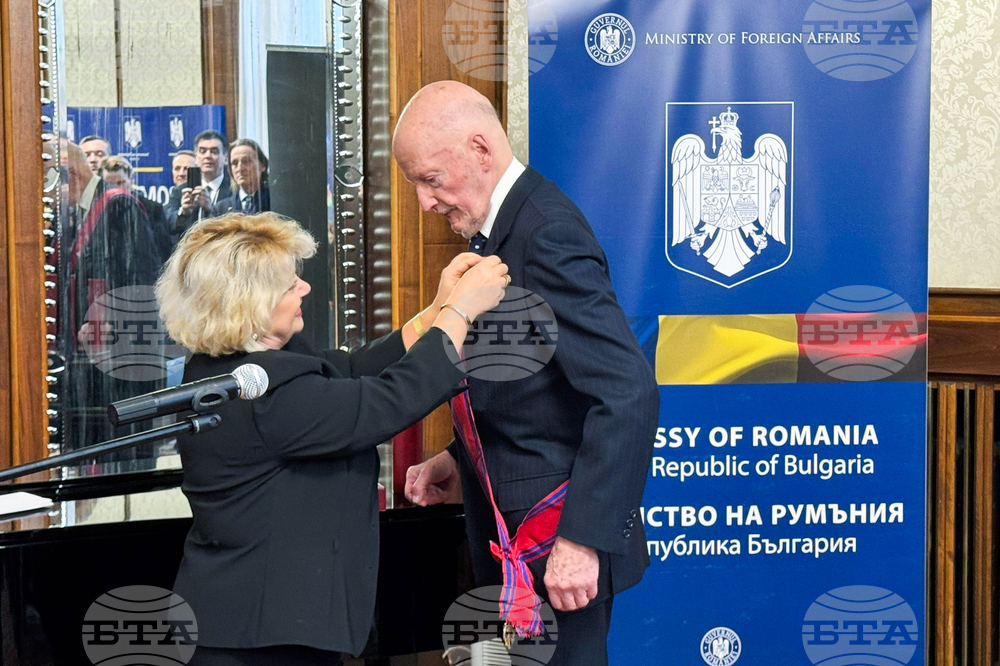 Bulgarian Ex-PM Simeon Saxe-Coburg-Gotha Receives Highest Romanian State Honour