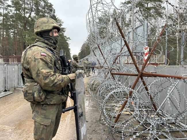 ЕК обеща на Полша подкрепа за охраната на границата с Беларус