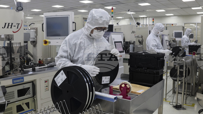 Китай ще освободи чиповете на "Некспериа" за гражданска употреба от ограниченията за износ, съобщи китайското министерство на търговията 