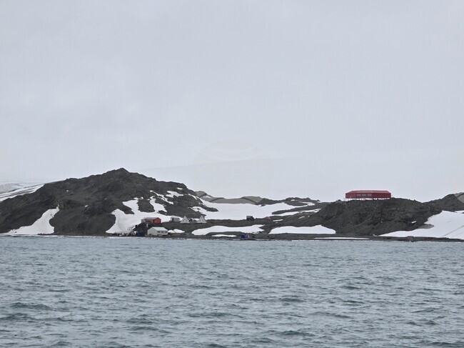 Товаро-разтоварна дейност ще извърши днес научноизследователският кораб НИК 421 „Св. св. Кирил и Методий“
