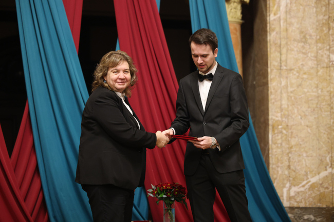 Председателят на Народното събрание Наталия Киселова беше отличена на 30-ата годишнина на Студентския дипломатически клуб при Софийския университет